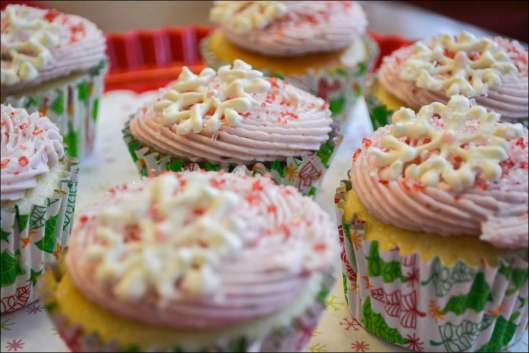 raspberries-cream-cupcake-2