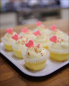 white-chocolate-raspberry-cupcake-6