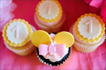 minnie-mouse-first-cupcakes-1