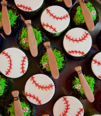 baseball cupcakes_1